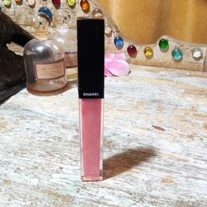Chanel lip gloss #67 shimmering coral pink